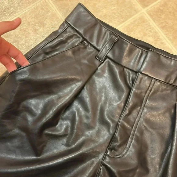 Abercrombie & Fitch Black Women's Shorts - Picture 3 of 6